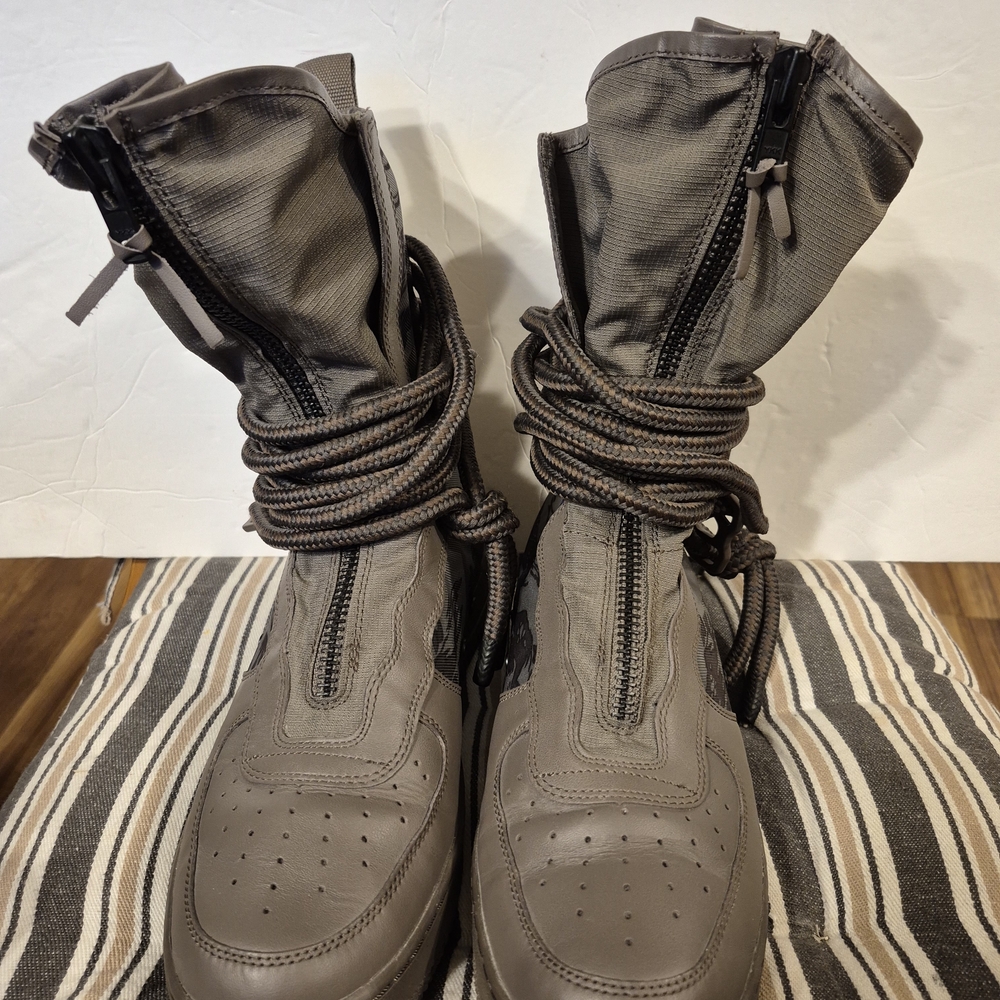 Nike Men's Gray Tactical Boots - Picture 4 of 10